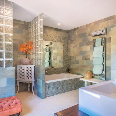 Luxury - Sleeps Up To 8 & Infinity Pool אסטפונה