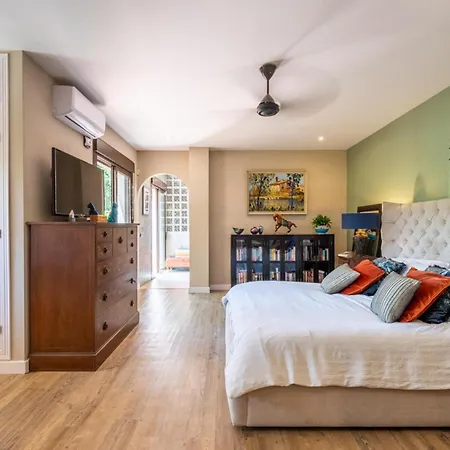 Luxury - Sleeps Up To 8 & Infinity Pool Estepona